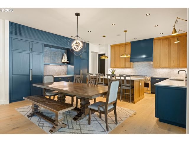 19151 MARLIN Ct, Lake Oswego, OR 97035