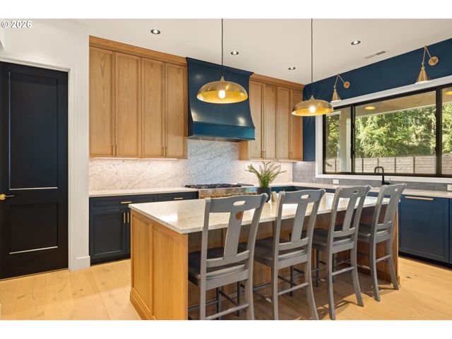 19151 MARLIN Ct, Lake Oswego, OR 97035