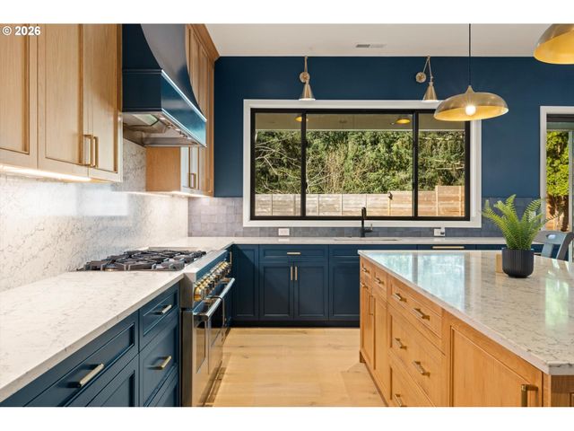 19151 MARLIN Ct, Lake Oswego, OR 97035