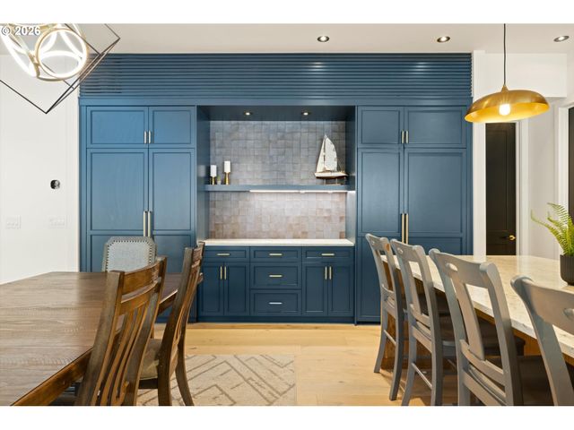 19151 MARLIN Ct, Lake Oswego, OR 97035