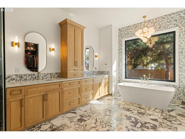 19151 MARLIN Ct, Lake Oswego, OR 97035