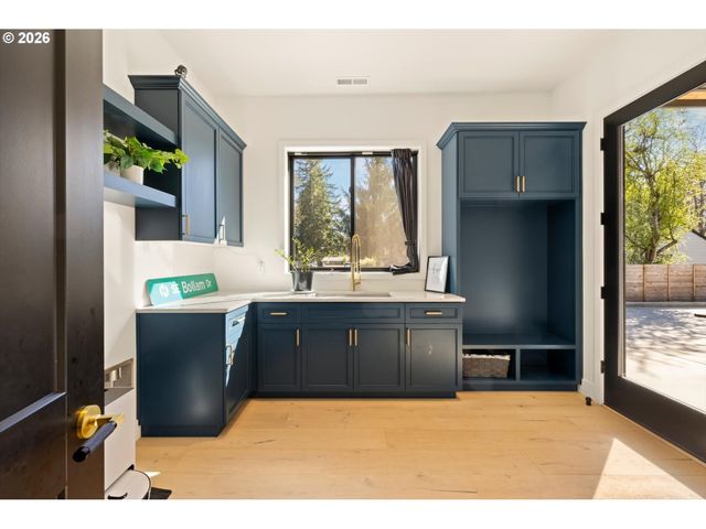 19151 MARLIN Ct, Lake Oswego, OR 97035