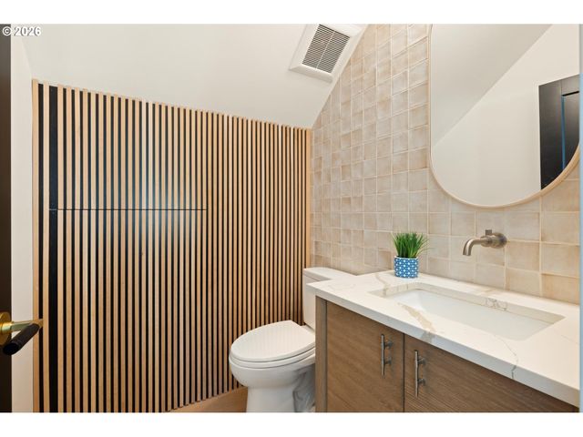 19151 MARLIN Ct, Lake Oswego, OR 97035