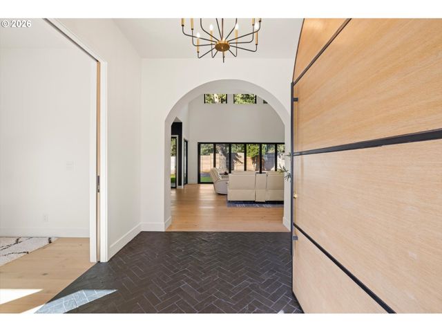 19151 MARLIN Ct, Lake Oswego, OR 97035