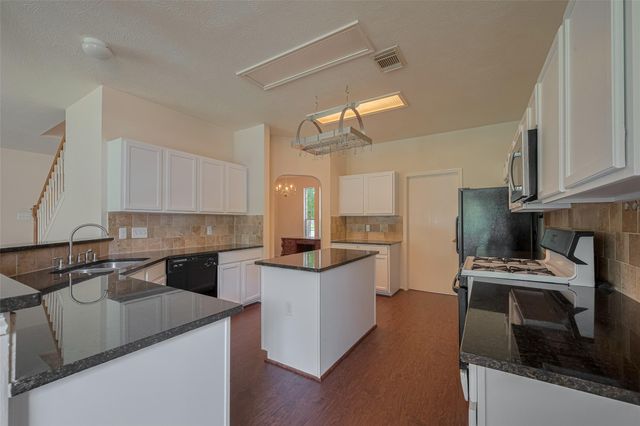 619 Bending Bough Dr, Spring, TX 77388