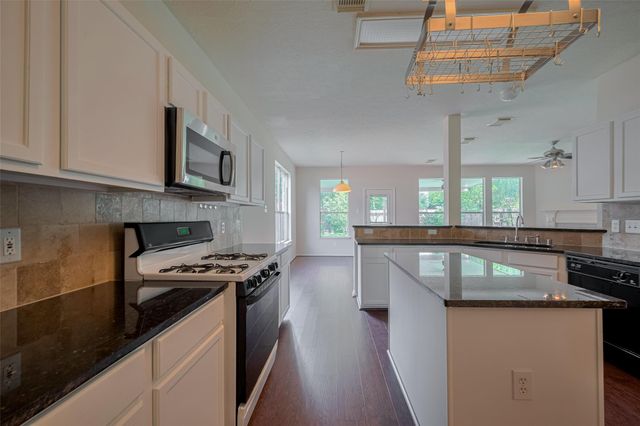 619 Bending Bough Dr, Spring, TX 77388