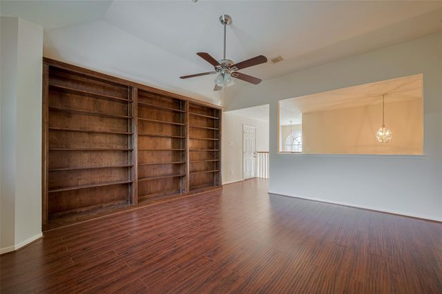 619 Bending Bough Dr, Spring, TX 77388