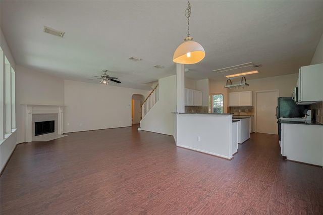 619 Bending Bough Dr, Spring, TX 77388