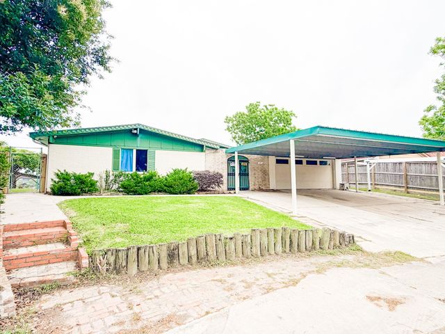 27 Marlin Lane, Baytown, TX 77520