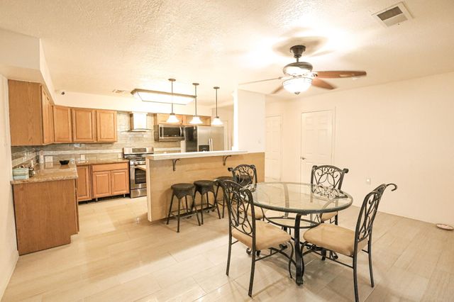 27 Marlin Lane, Baytown, TX 77520