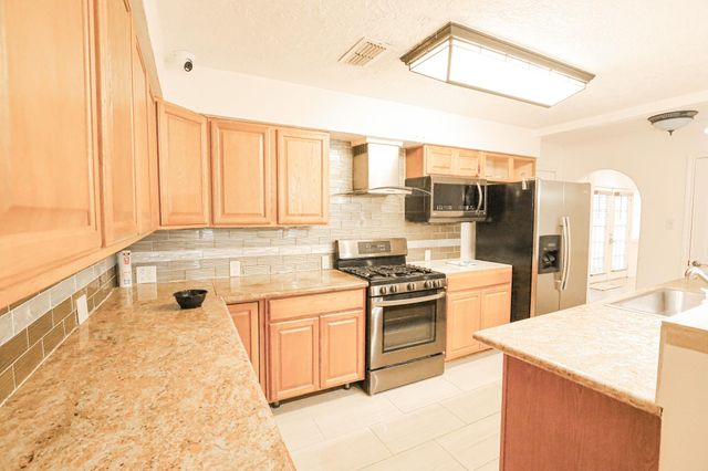 27 Marlin Lane, Baytown, TX 77520