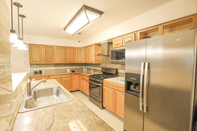 27 Marlin Lane, Baytown, TX 77520
