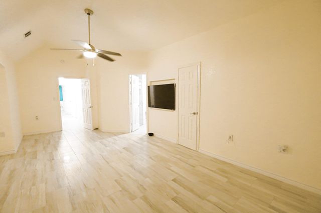27 Marlin Lane, Baytown, TX 77520