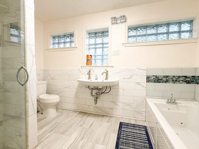 27 Marlin Lane, Baytown, TX 77520