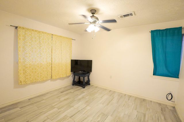 27 Marlin Lane, Baytown, TX 77520