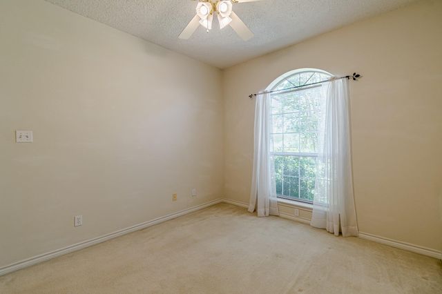 127 Maple DR, Mountain City, TX 78610