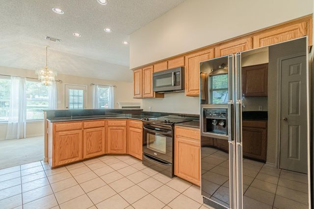 127 Maple DR, Mountain City, TX 78610