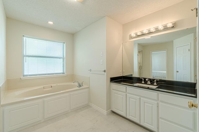 127 Maple DR, Mountain City, TX 78610