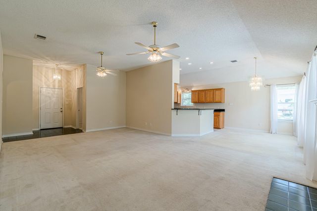 127 Maple DR, Mountain City, TX 78610