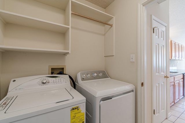 127 Maple DR, Mountain City, TX 78610