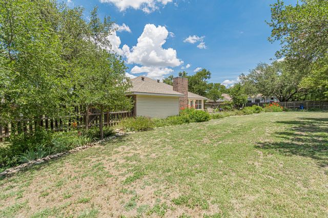 127 Maple DR, Mountain City, TX 78610