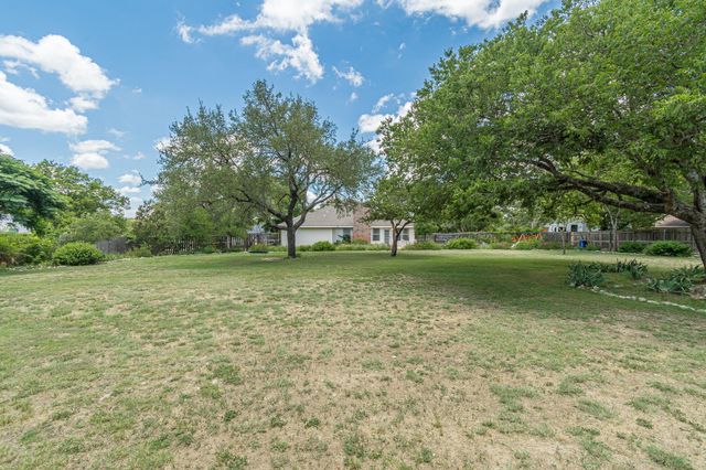127 Maple DR, Mountain City, TX 78610