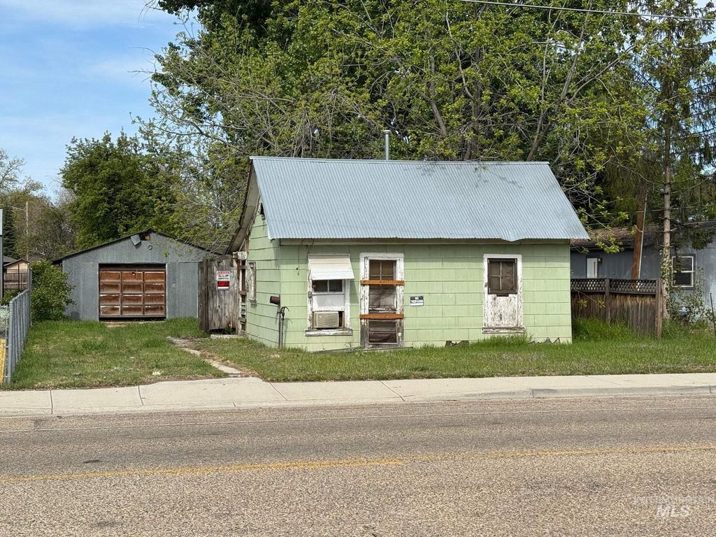 214 S Middleton Rd, Middleton, ID 83644 photo 2