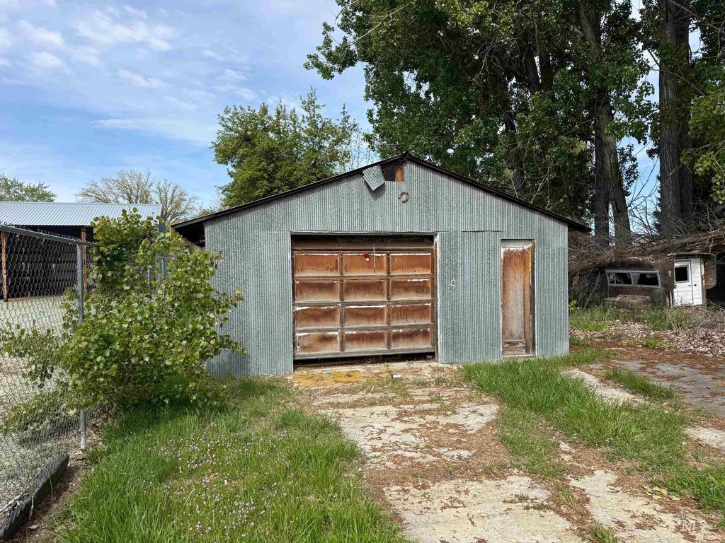 214 S Middleton Rd, Middleton, ID 83644 photo 4