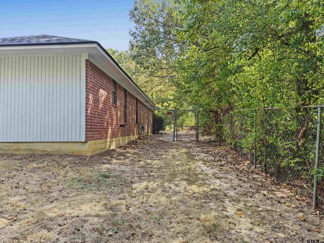 2100 Pinkerton Dr, Tyler, TX 75701
