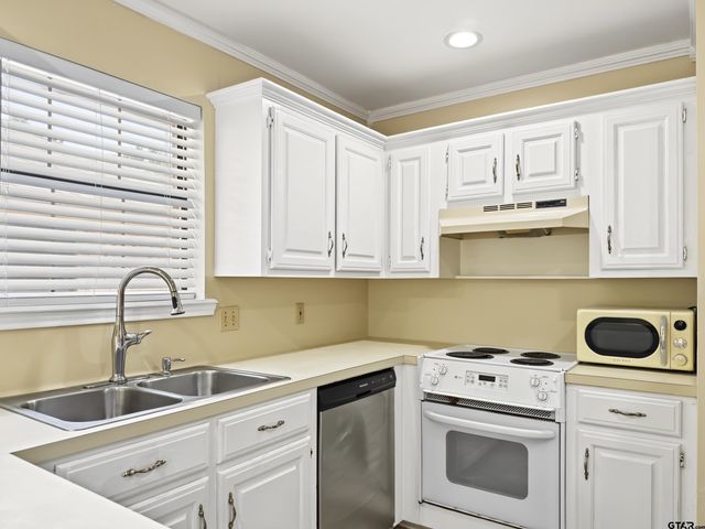 2100 Pinkerton Dr, Tyler, TX 75701