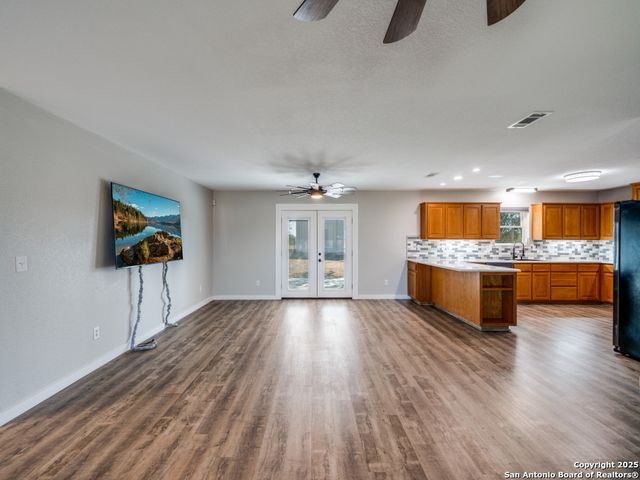 433 W klein, New Braunfels, TX 78130