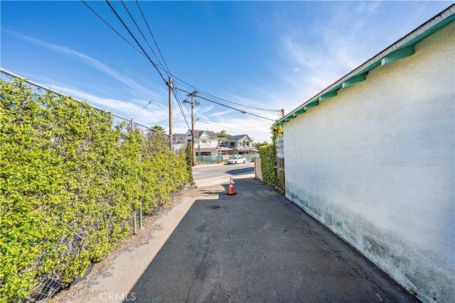 2235 Canyon, Costa Mesa, CA 92627