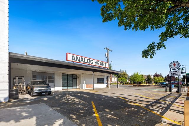 8211 Aurora Avenue N, Seattle, WA 98103