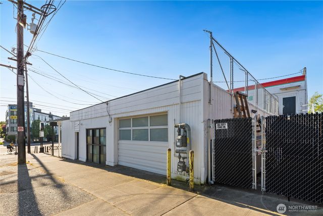 8211 Aurora Avenue N, Seattle, WA 98103