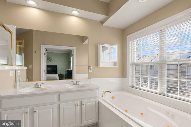 610 BATTERY TER NE, Leesburg, VA 20176