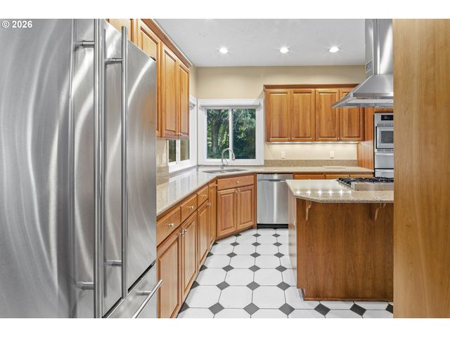 26 GROUSE Ter, Lake Oswego, OR 97035