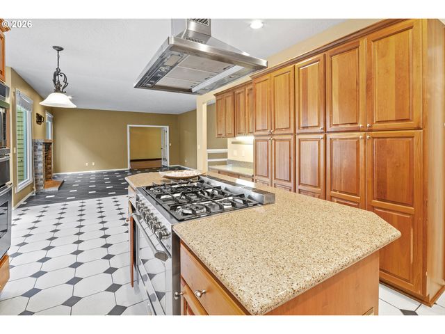 26 GROUSE Ter, Lake Oswego, OR 97035