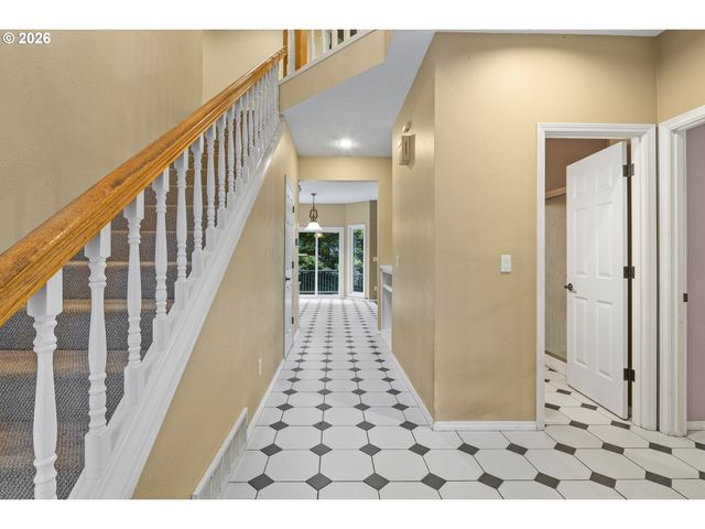 26 GROUSE Ter, Lake Oswego, OR 97035
