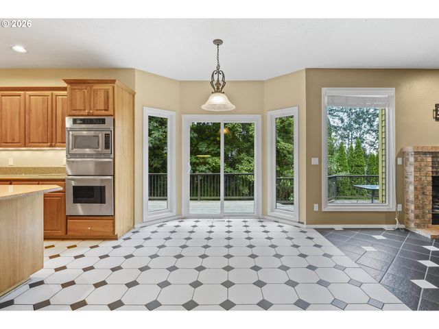 26 GROUSE Ter, Lake Oswego, OR 97035