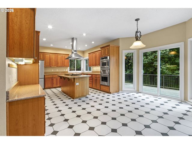 26 GROUSE Ter, Lake Oswego, OR 97035