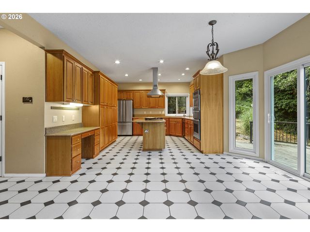 26 GROUSE Ter, Lake Oswego, OR 97035