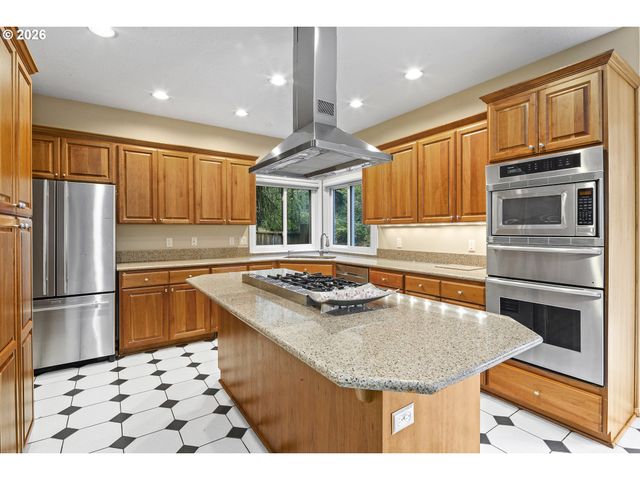 26 GROUSE Ter, Lake Oswego, OR 97035
