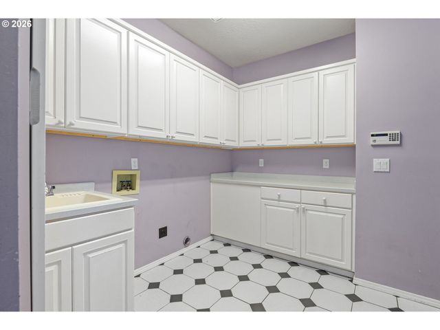 26 GROUSE Ter, Lake Oswego, OR 97035