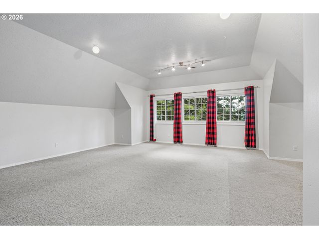 26 GROUSE Ter, Lake Oswego, OR 97035