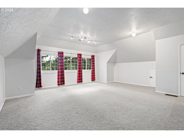 26 GROUSE Ter, Lake Oswego, OR 97035