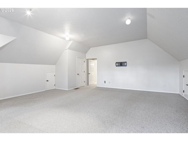 26 GROUSE Ter, Lake Oswego, OR 97035