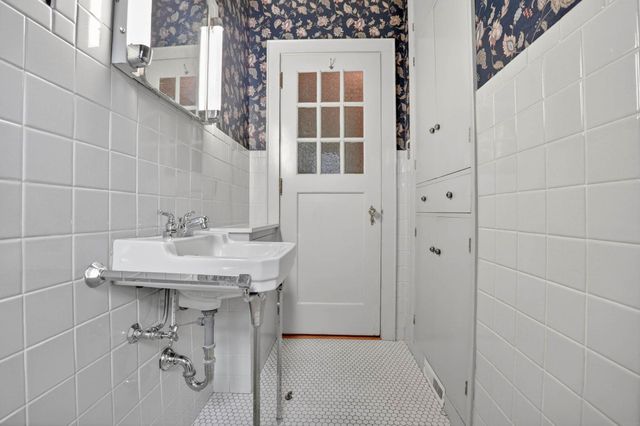 250 Kenilworth Road, Waterloo, IA 50701
