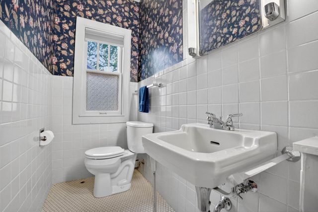 250 Kenilworth Road, Waterloo, IA 50701