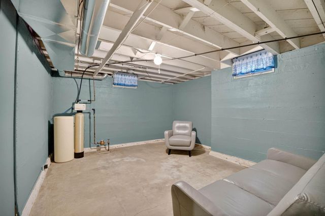 250 Kenilworth Road, Waterloo, IA 50701