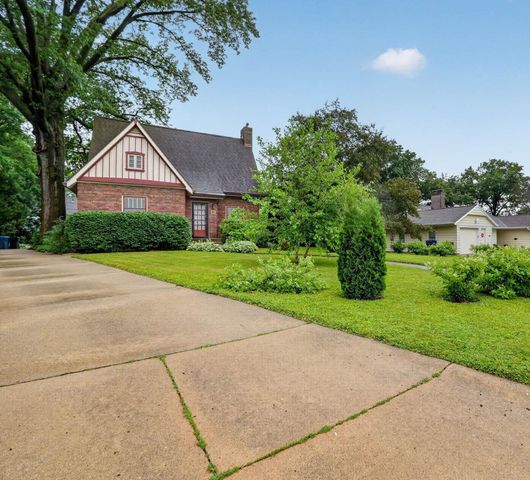 250 Kenilworth Road, Waterloo, IA 50701